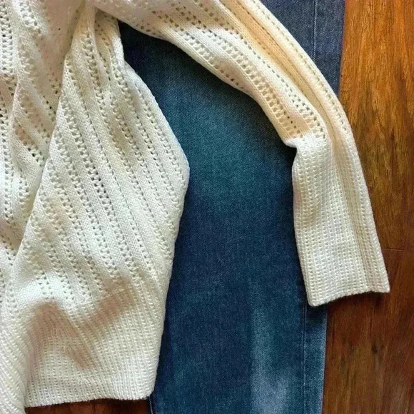 Knotted Long Sleeve Cream Sweater Women’s Size Medium - Picture 4 of 8